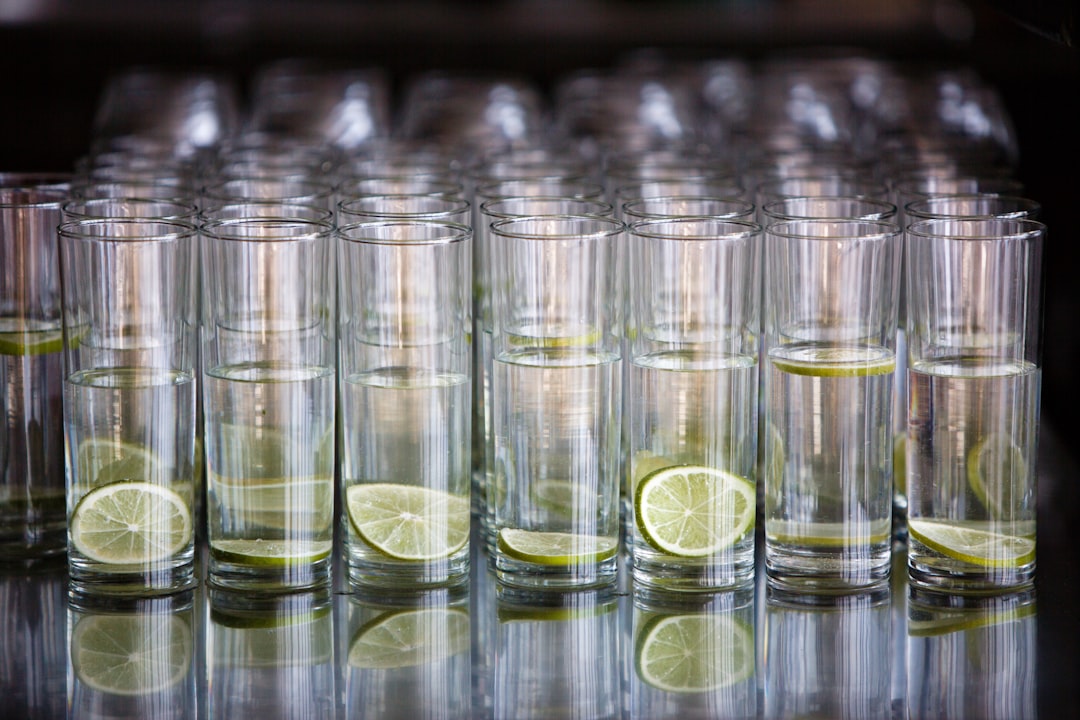 Doğal Yağların Hafif Dalgası - olive oil bottle