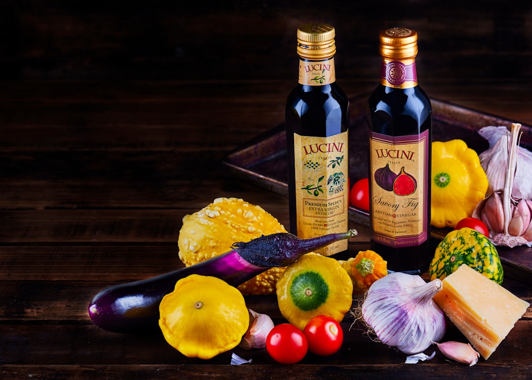 Ege Coğrafi İşaretli Yağları ve Modern Mutfak - olive oil bottle