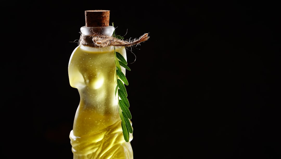 Ege’nin En İyi Yağları Memecik Öne Çıkıyor - olive oil bottle