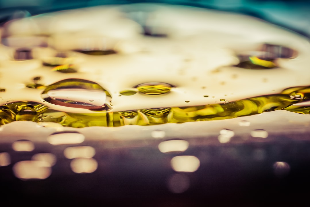 Erken Hasatın En Saf Meyvemsi Zeytinyağı Sırları - olive oil pouring