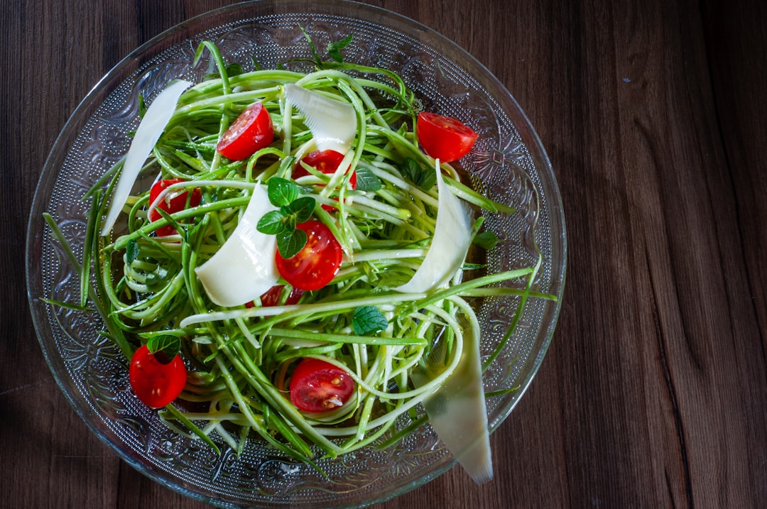 Gemlik Tipi Siyah Zeytinle Sağlıklı Salata Tarifleri - Mixed green salad with olives