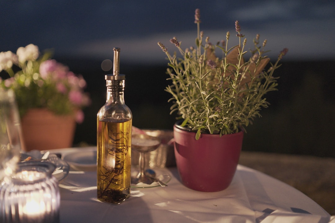 Hafif Tat Arayanlar İçin Riviera Zeytinyağı - olive oil bottle