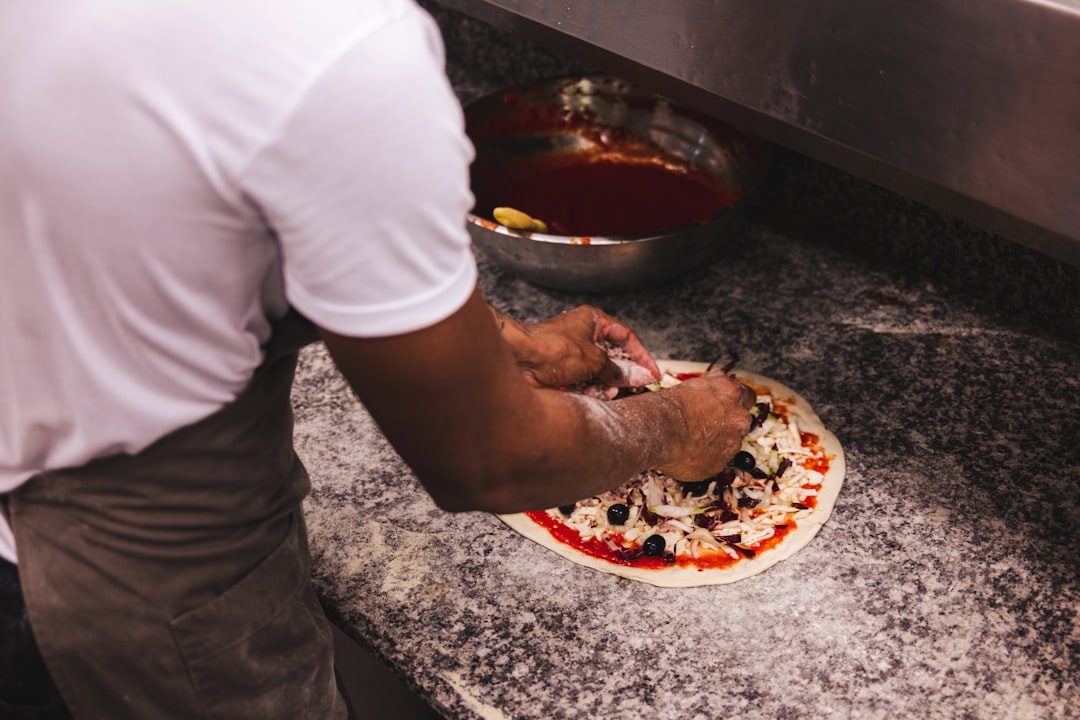 İtalyan Otları Karışımıyla Ev Yapımı Pizzalar