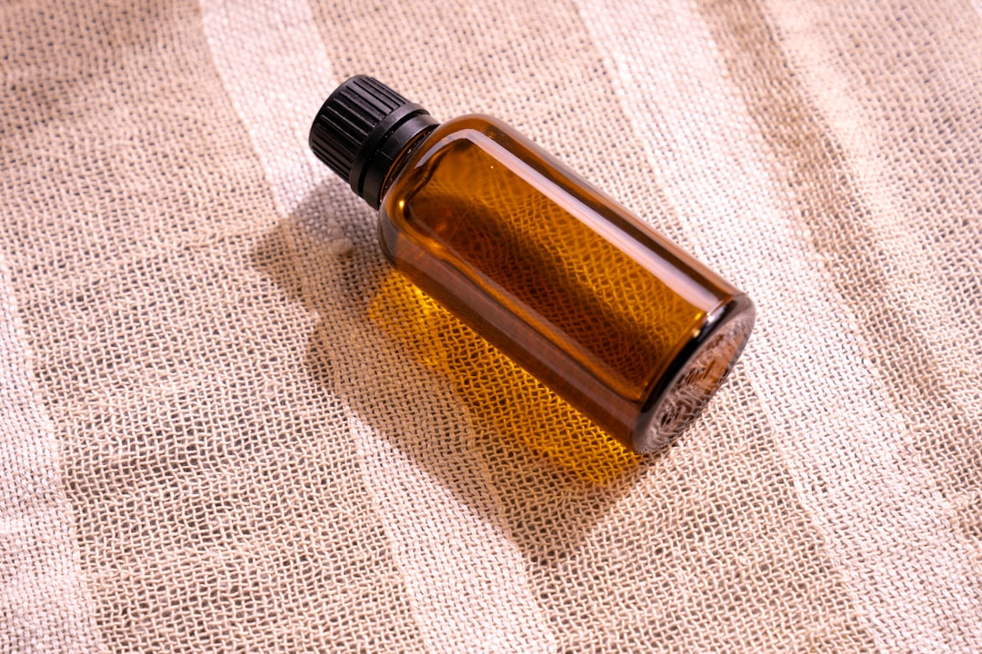 Naturel Birinci ile Fırınlanmış Tatlılar - olive oil bottle