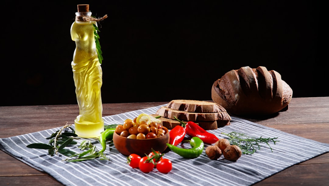 Naturel Birinci ve Riviera Yağları ile Hafif Lezzet Keşifleri - olive oil drizzle