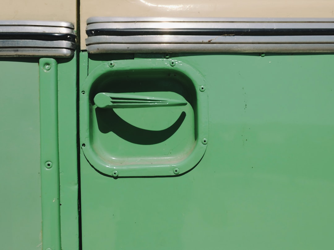 NB ve Riviera 5 Litrelik Teneke Ambalajında Çevre Dostu Seçimler - recycling symbol