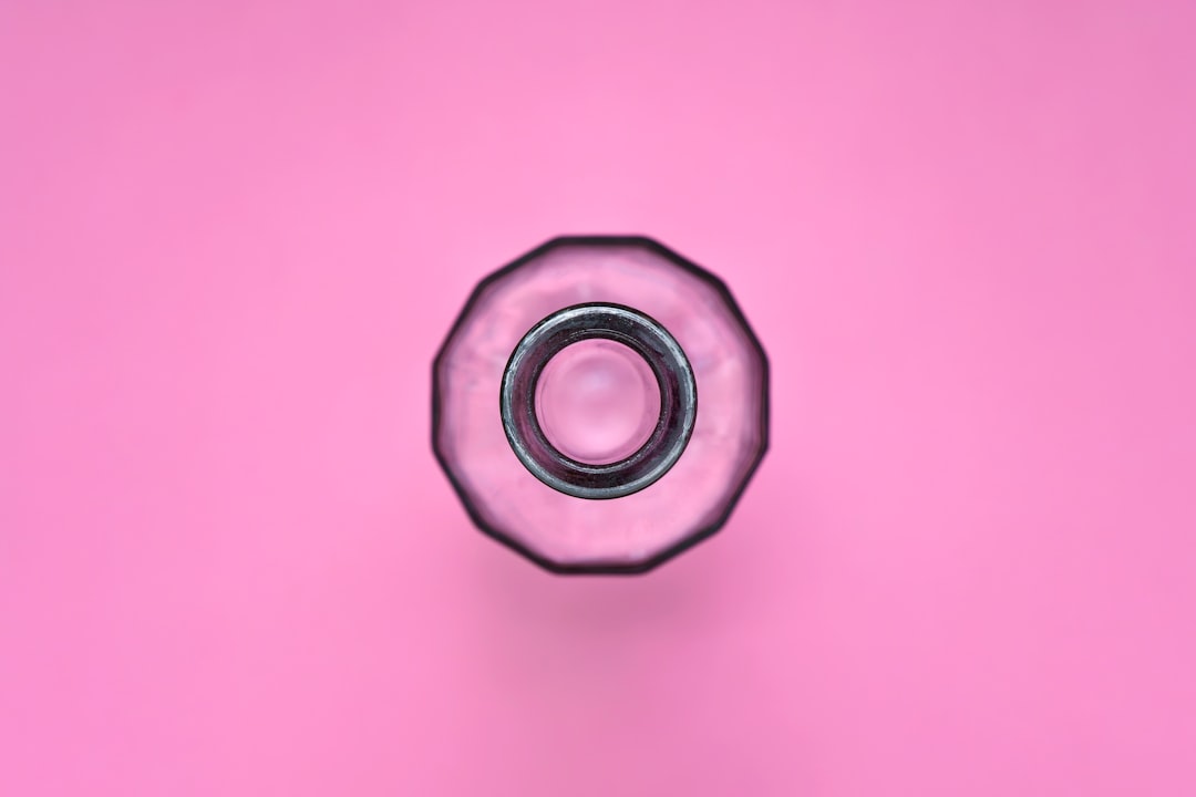 NB Yağları Şeffaf Cam Şişede Sürdürülebilir Ambalajlama - glass bottle