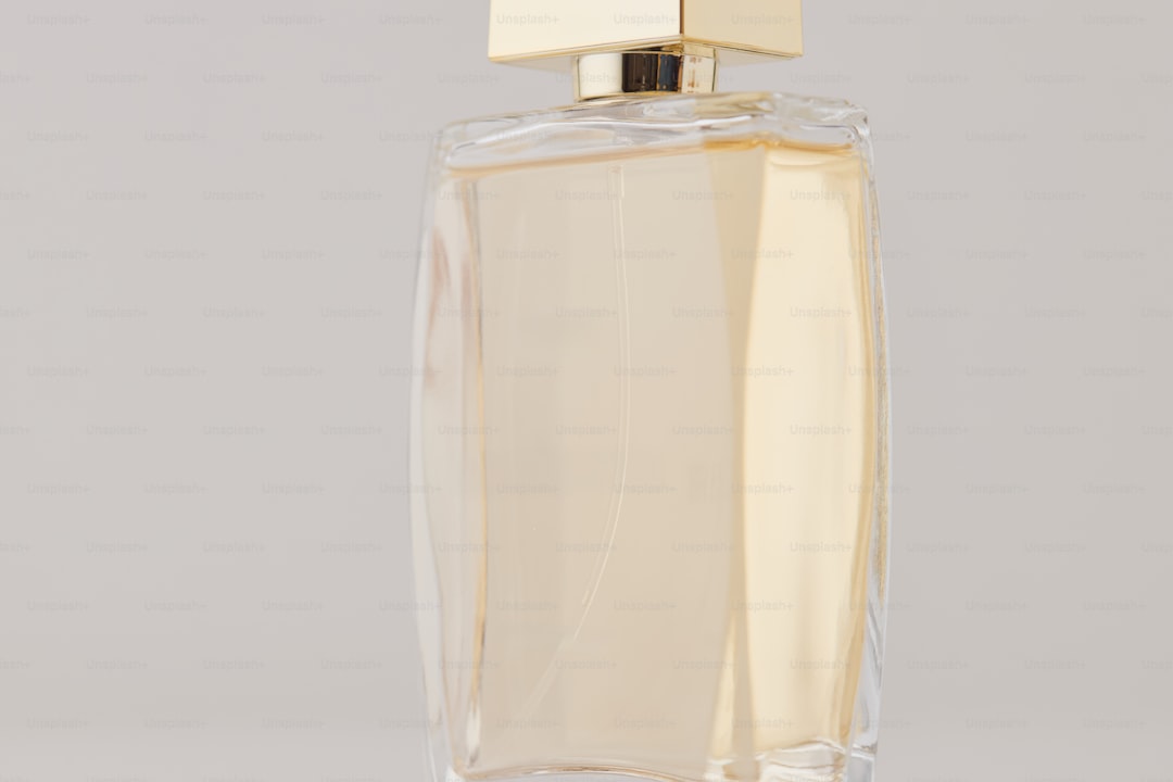 Riviera Yağları Şeffaf Cam Şişe Tasarımında Yaratıcılık - glass bottle with label