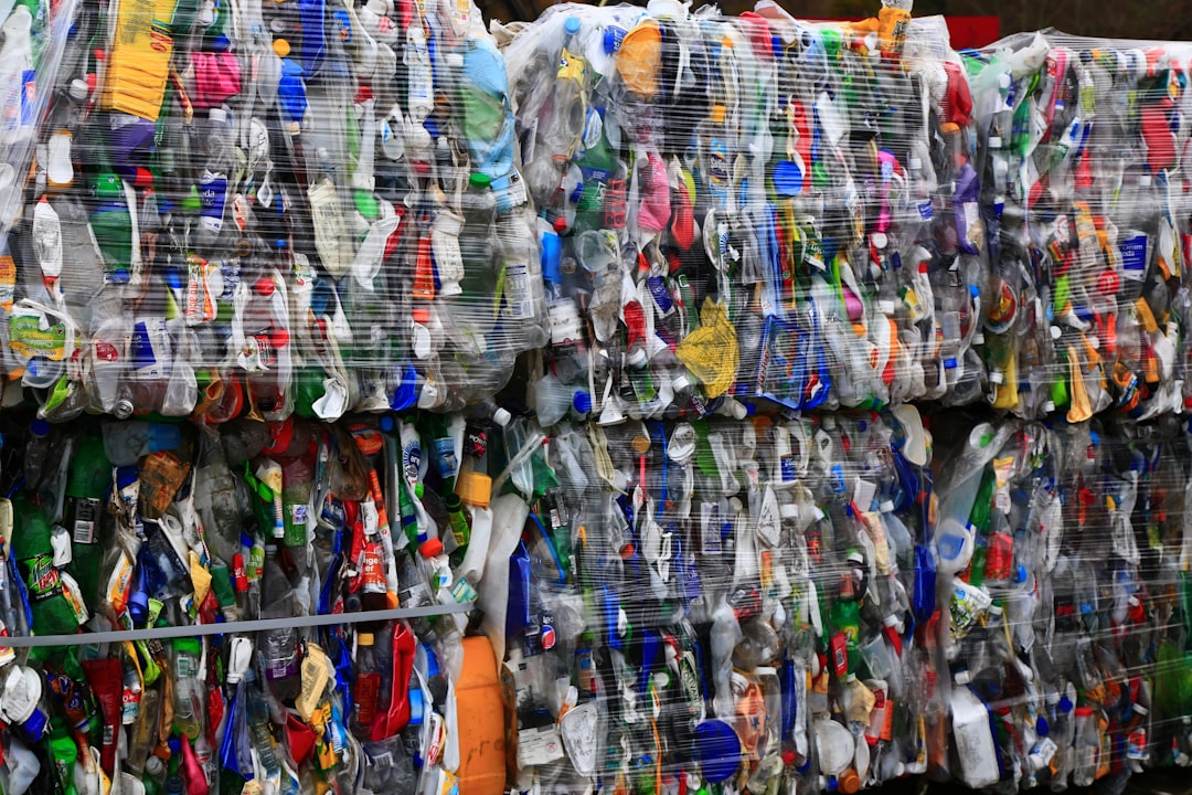 Şeffaf Cam Şişeyle Naturel Birinci Yağlarının Geri Dönüşüm - recycling process