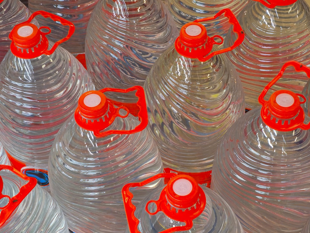 Vegan ve Vejetaryen İçin En Uygun Yağ Seçme Kılavuzu - cold pressed oil bottles