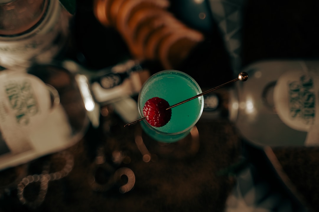 Zeytinle Mutfağınızda Sıcak Bir Lezzet - zeytinyağı şişesi