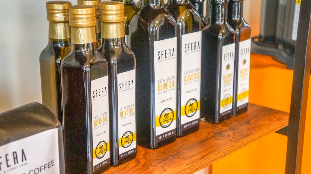 Zeytinyağı Çeşitliliği Bölgesel Setlerle Yüzleşmek - olive oil bottles
